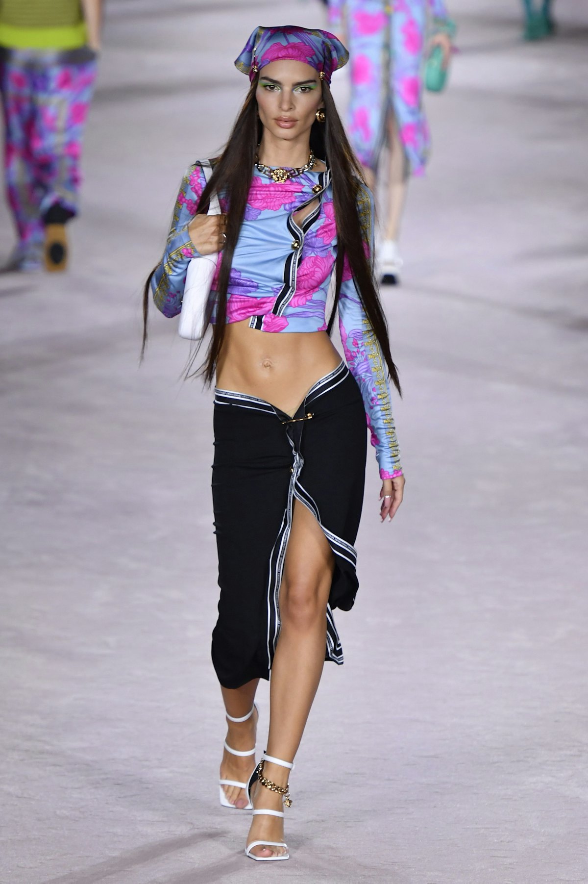 MILAN, ITALY - SEPTEMBER 24: Emily Ratajkowski walks the runway during the Versace Ready to Wear Spr...